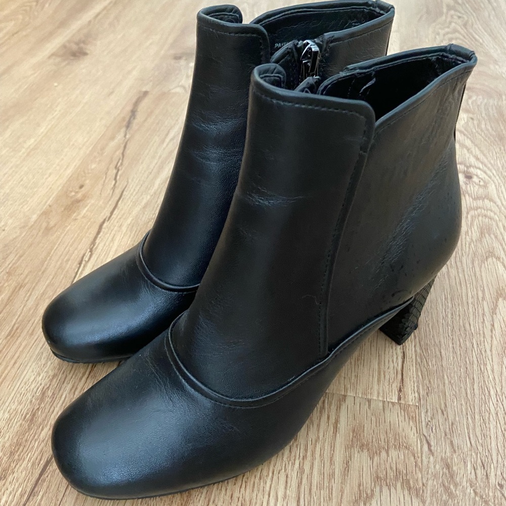 Donald Pliner heeled booties - black